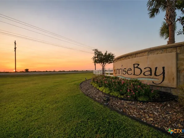 5 Sunrise Bay, Pt Lavaca, TX 77979