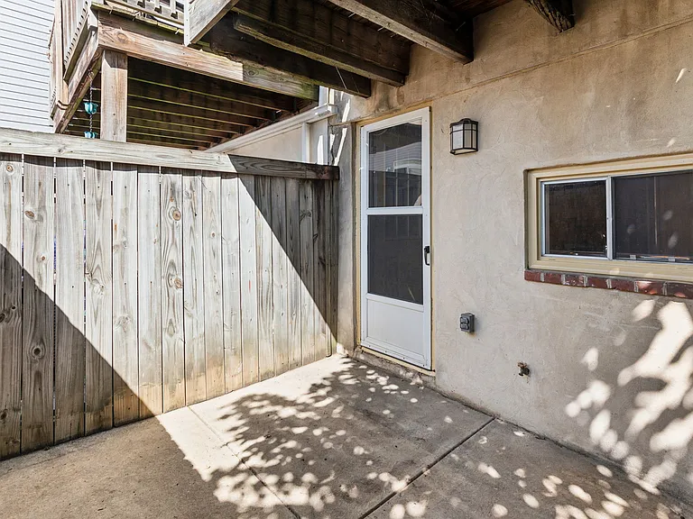304 Sears St — Photo 32