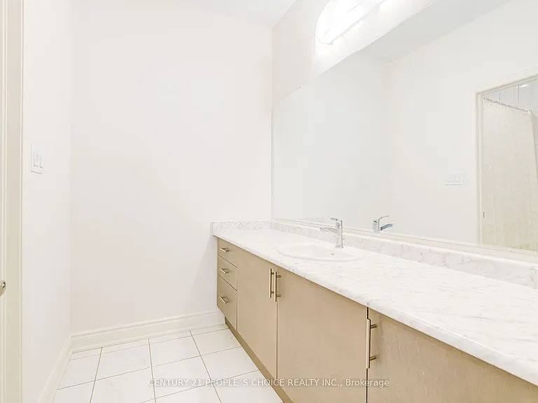 2237 Crystal Dr — Photo 36