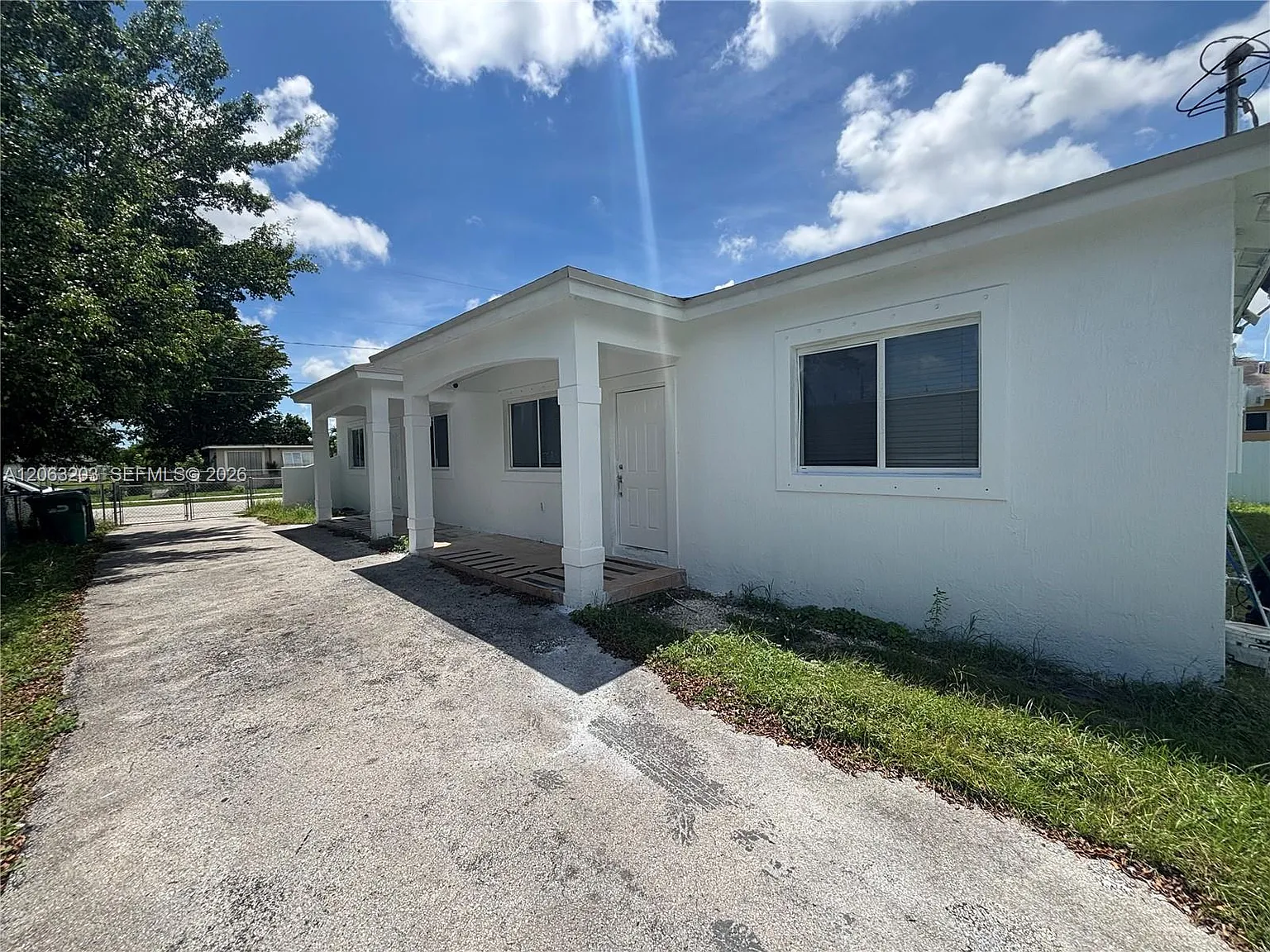3 bed, 2400 sqft, $2,500 — Photo 2