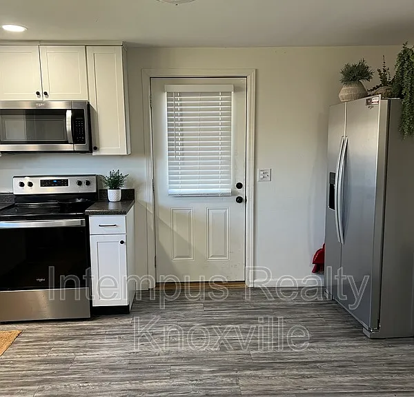 1104 E Hendron Chapel Rd — Photo 12