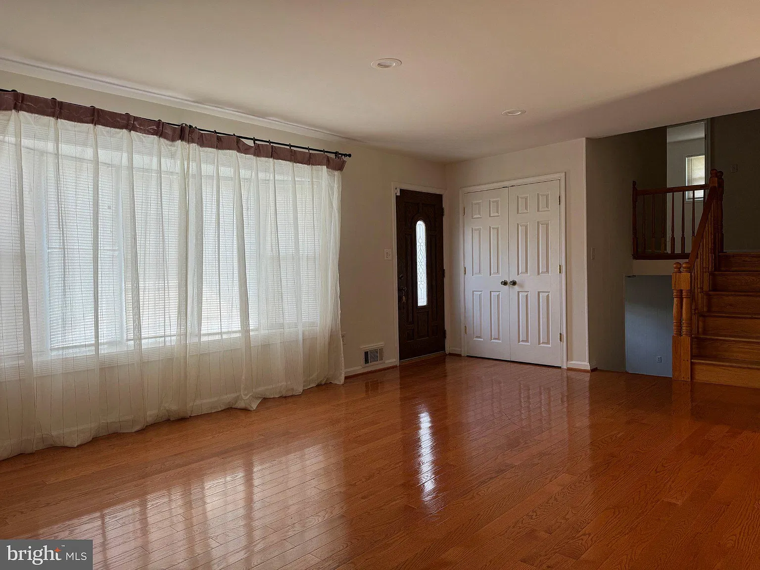 3 bed, 2.5 bath, 2104 sqft, $3,300 — Photo 2