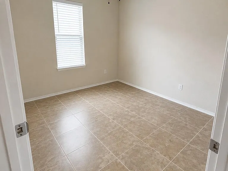 1518 Perennial Ln — Photo 15