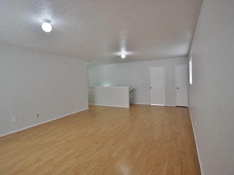 3325 Tioga St — Photo 11