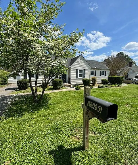 1320 Poplar Ave — Photo 2