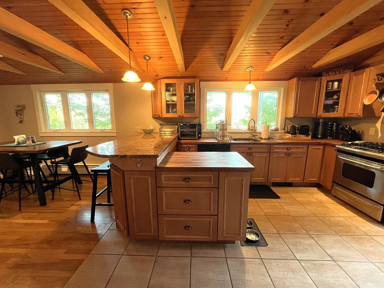 3 bed, 2300 sqft, $6,000 — Photo 3