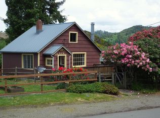 111 Elm Ave, Reedsport, OR 97467