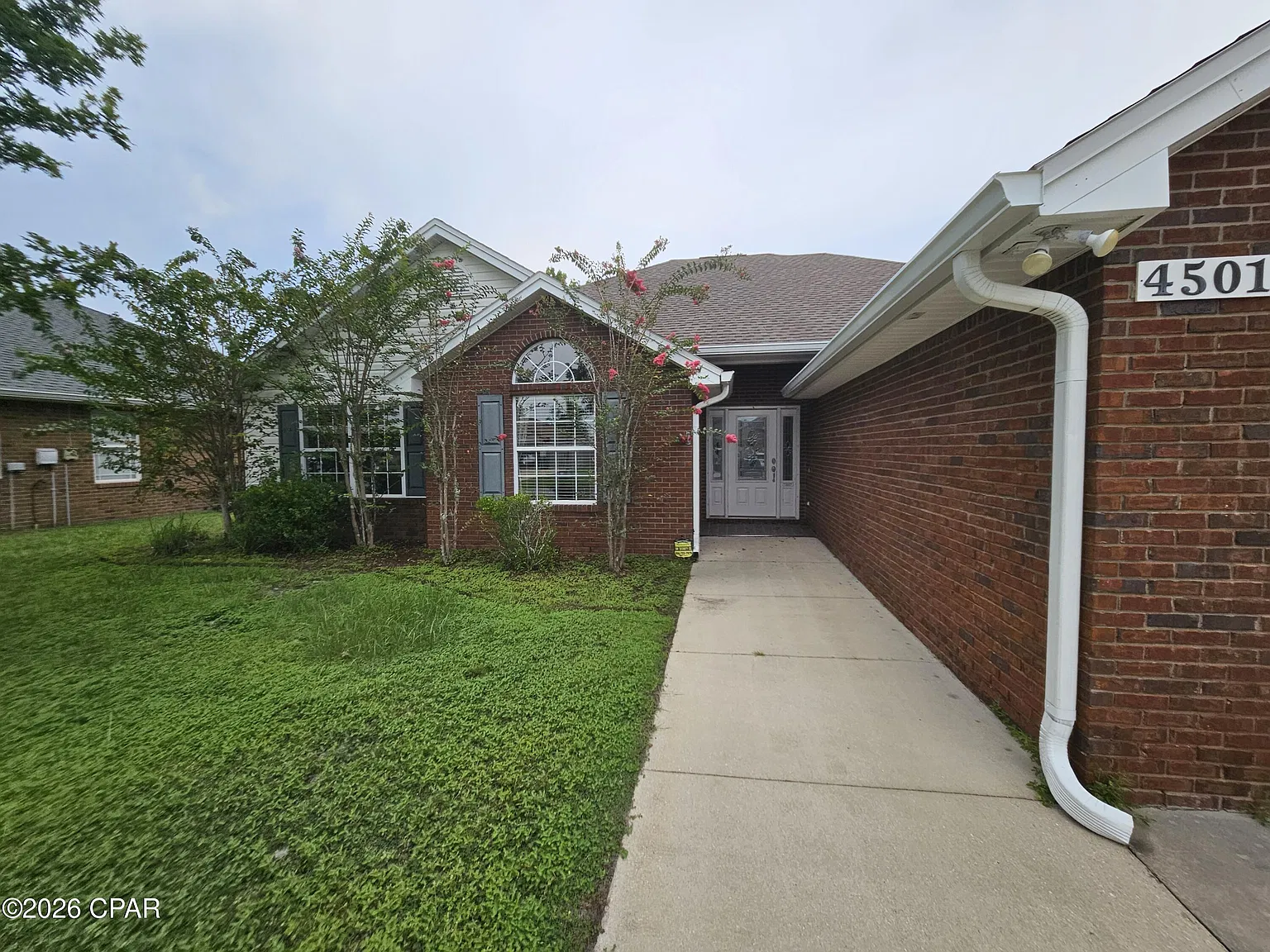 3 bed, 2073 sqft, $2,300 — Photo 2