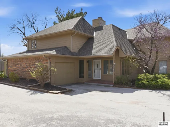 9630 Southby Plz, Omaha, NE 68124
