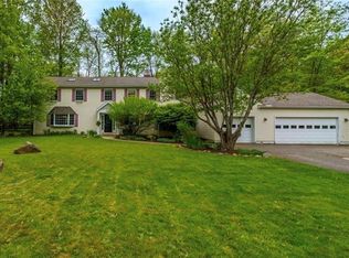 29750 N Hilltop Rd, Chagrin Falls, OH 44022