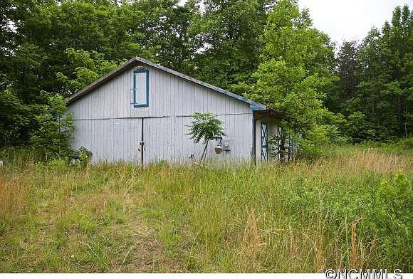 2nd image of 1401 Laughter Rd