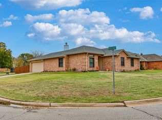 1924 Red Oak Dr, Ardmore, OK 73401