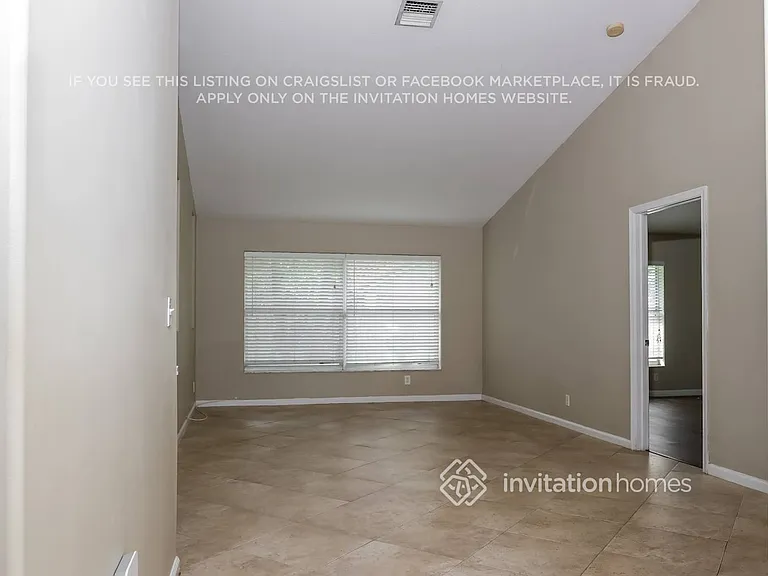 1891 Tulip Ln — Photo 3
