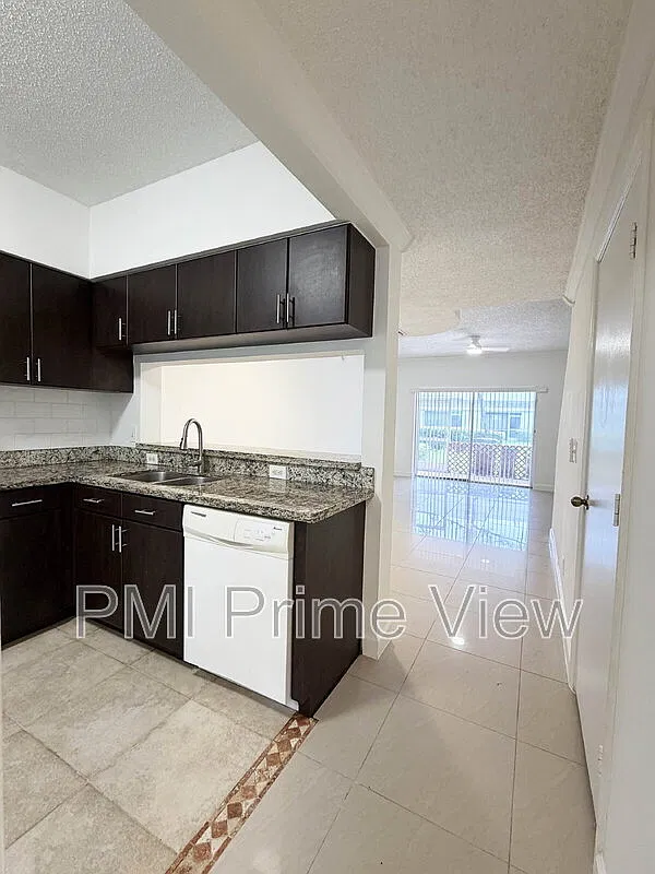 2 bed, 2.5 bath, 1110 sqft, $2,600 — Photo 4