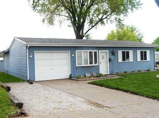 1350 W 38th Pl, Davenport, IA 52806