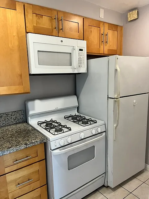Studio, 530 sqft, $2,025 — Photo 4