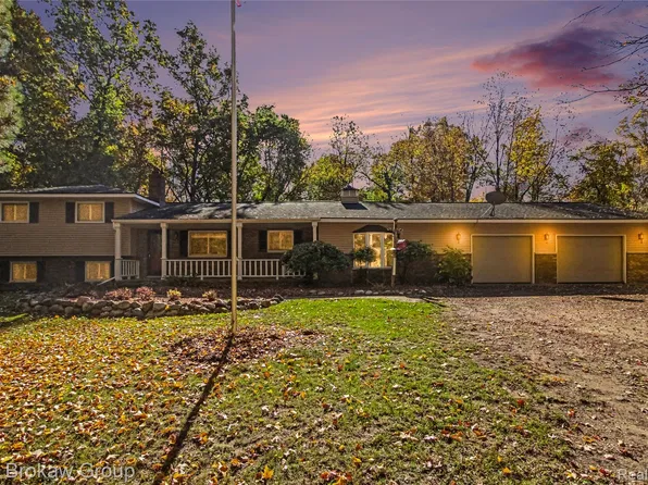3747 Ray Rd, Oxford, MI 48370