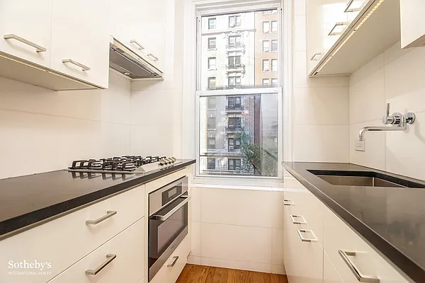 Sold by Sotheby's International Realty | media 11
