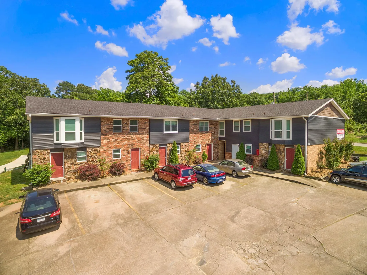 2 bed, 1.5 bath, 1100 sqft, $1,300 — Photo 3