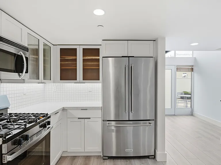 300 Linden St #3 — Photo 7