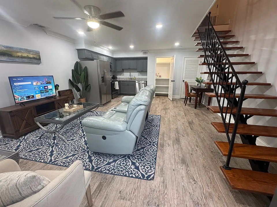 2413 Houma Blvd #F