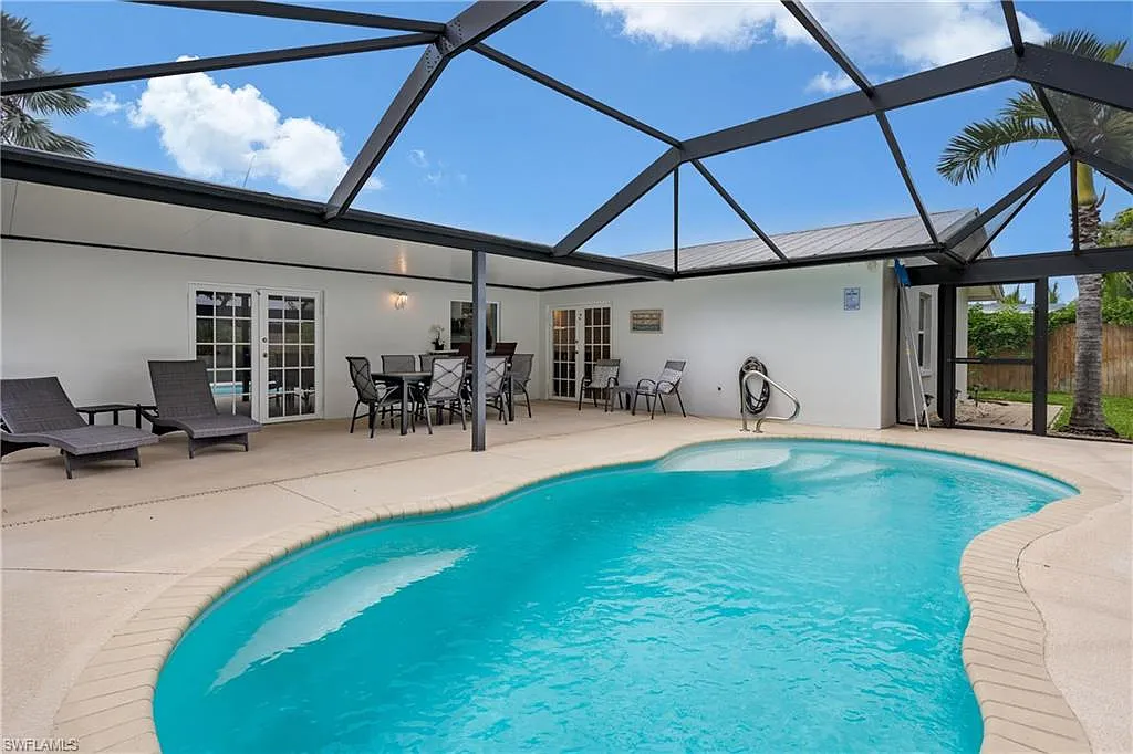 4 bed, 2.0 bath, 1966 sqft, $4,750 — Photo 1
