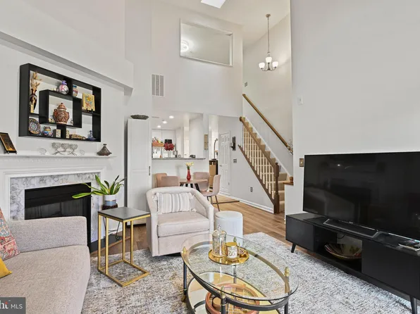 2720 Bellforest Ct APT 409, Vienna, VA 22180