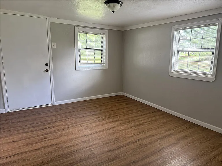 9084 Peggy Dr — Photo 2