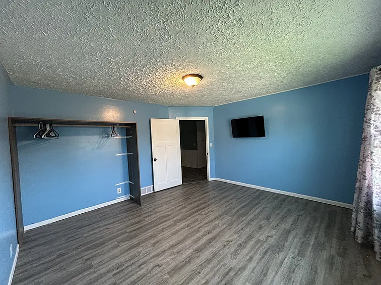 225 Bates St — Photo 10