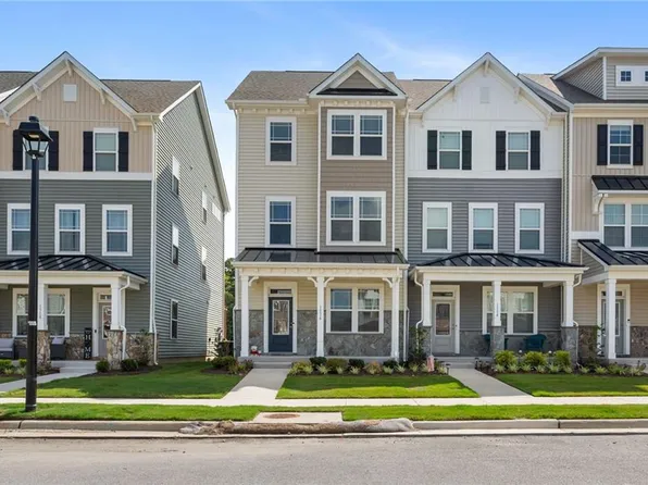 1516 Stanford Ln, Newport News, VA 23608