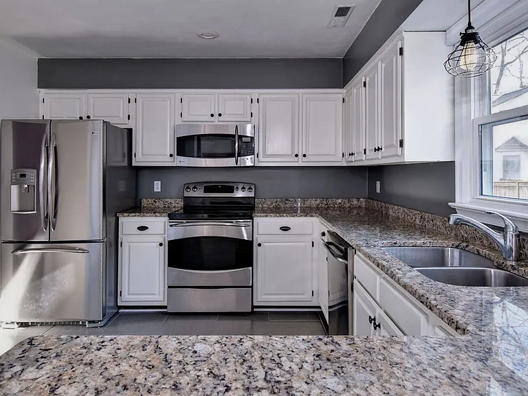 802 Marquette Ct — Photo 10