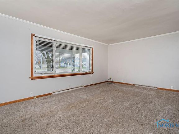 4th image of 328 W Main St