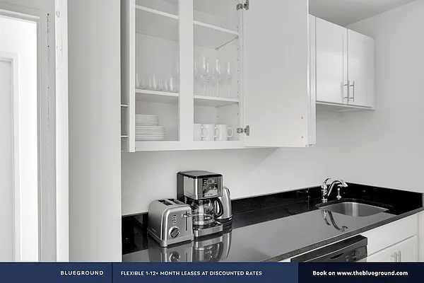 Rented by The Blueground | media 35