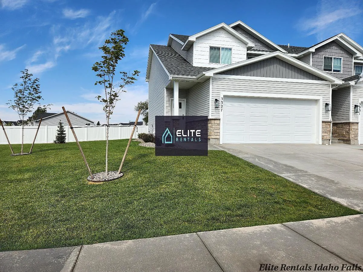 Town Home in Ammon — Photo 3