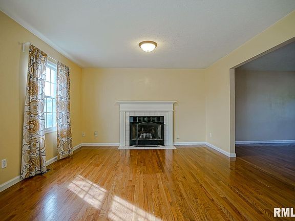 5th image of 4124 W Carrousel Ln