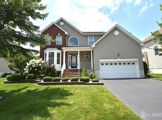 25 Maxwell Rd, Monroe Township, NJ 08831