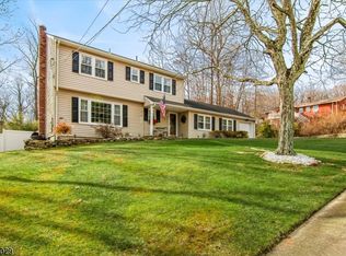 27 McKinley Dr, Rockaway, NJ 07866