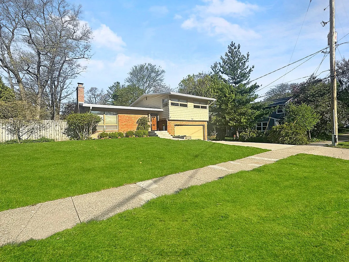 Building Photo - 1353 Pinecrest Ave SE
