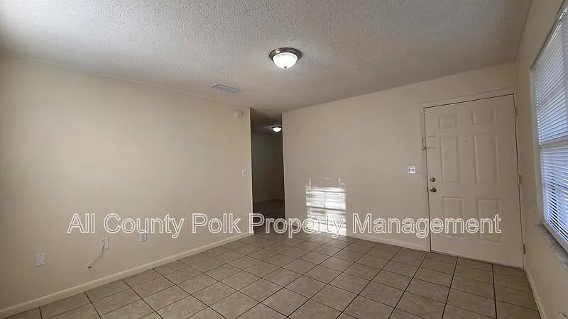 2 bed, 1.0 bath, 878 sqft, $1,195 — Photo 2