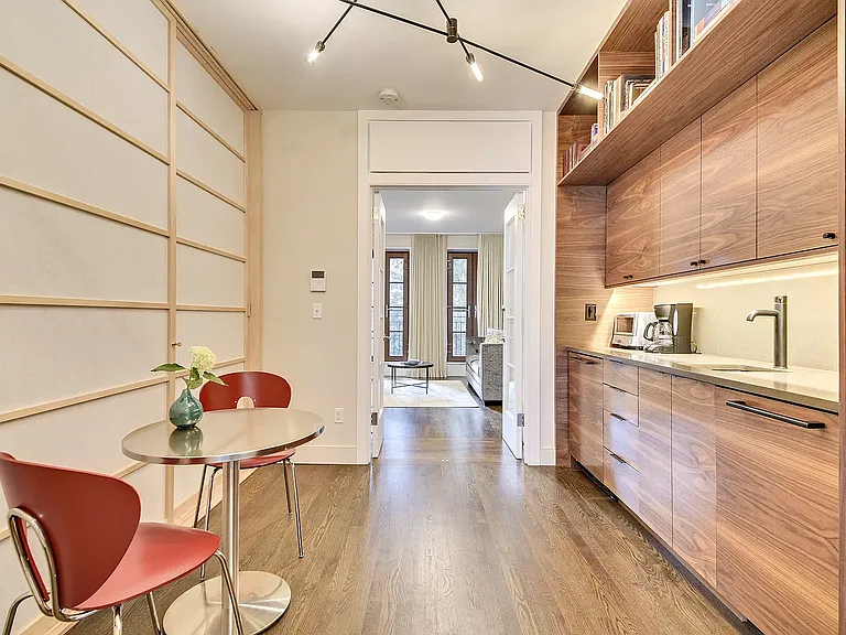206 E 20th St #TOWNHOUSE — Photo 30