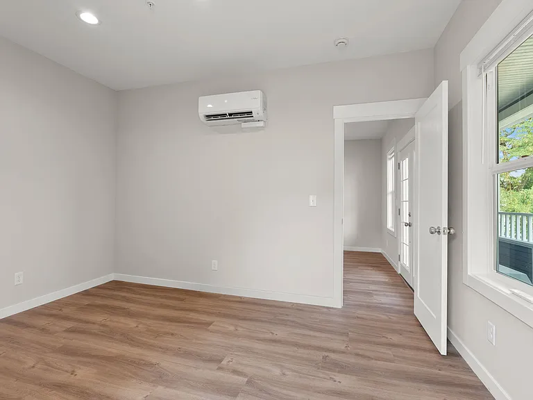 717 W Spofford Ave #201 — Photo 9