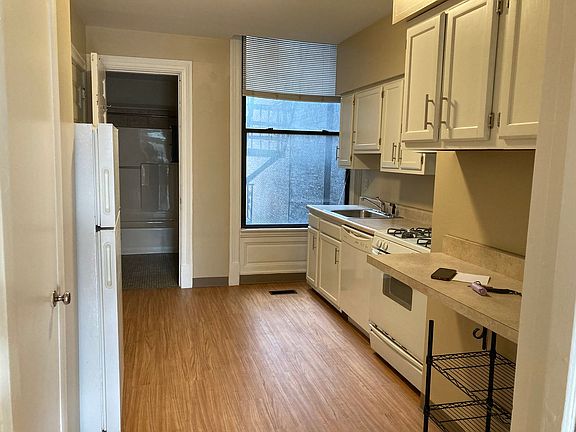 2nd image of 914 Western Ave APT 1