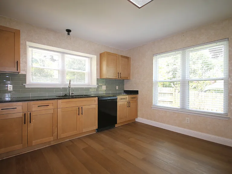 4631 Northpointe Cir — Photo 8