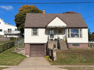 710 W Bluff St, Marquette, MI, 49855