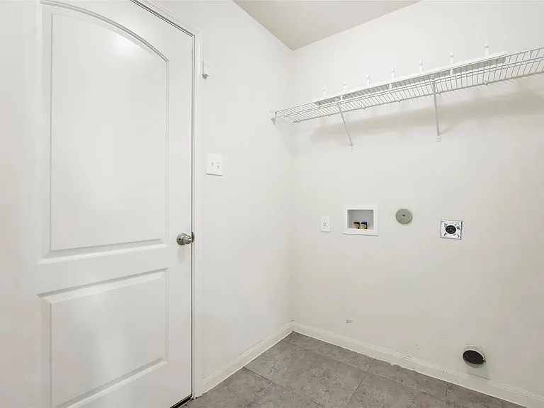 170 Kennedy Dr — Photo 17