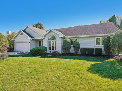 N26W22577 Oakwood LANE, Waukesha, WI, 53186
