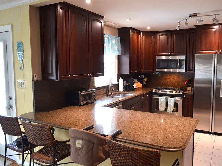1032 Patrick Henry Way — Photo 11