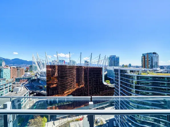 89 Nelson St #2006, Vancouver, BC V6Z 0E7