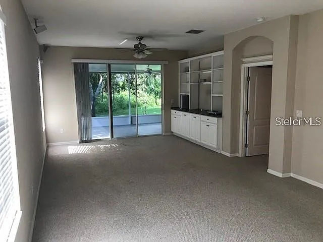 3 bed, 2.0 bath, 1828 sqft, $2,400 — Photo 4