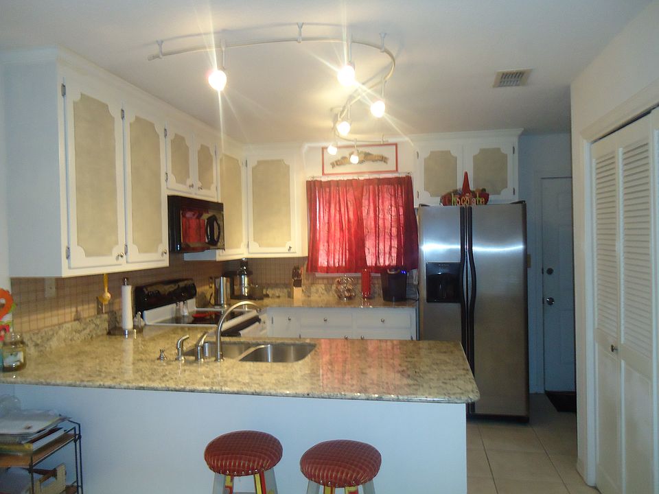 UP TO DATE OPEN KITCHEN THAT LOOKS INTO THE LIVING ROOM